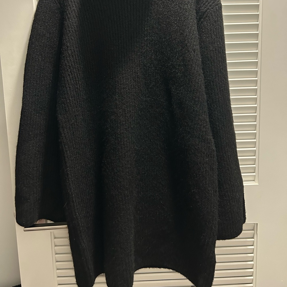 Steve Madden Elegant Black Turtleneck Sweater - Picture 5 of 9